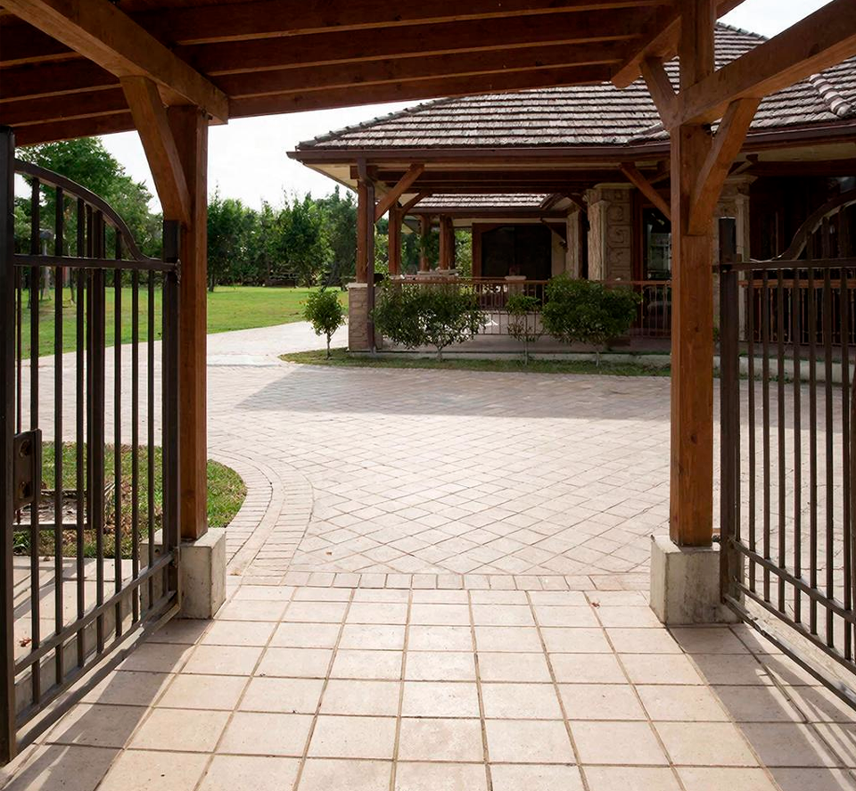 Парковки и асфальтирование на участке